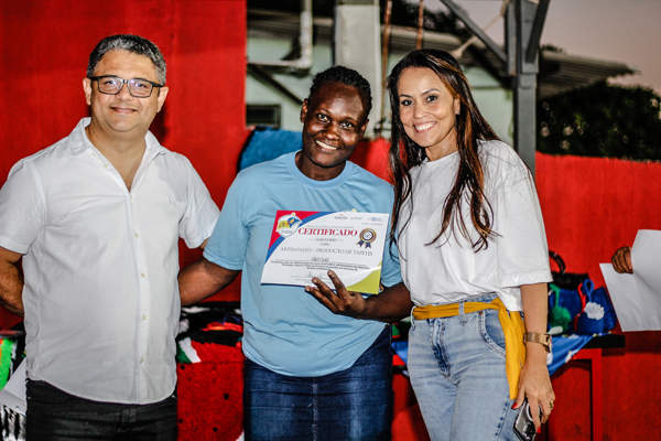 Associação Atlética e Cultural Nacional forma turma do curso de costura e artesanato na prática